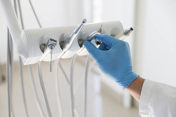 Professional Emergency Dentist technician working in Alva, FL